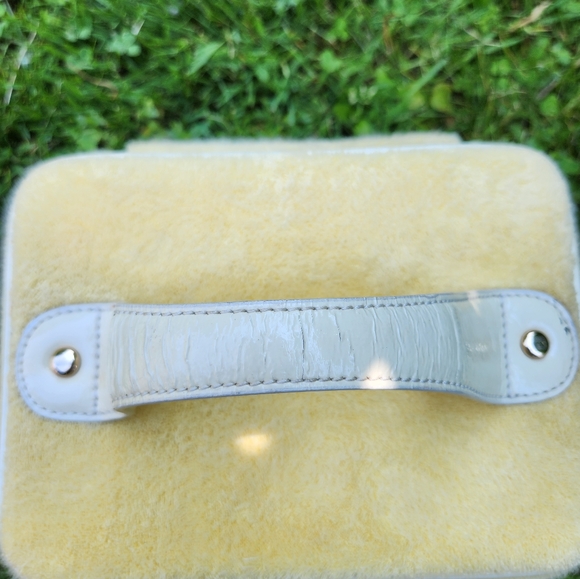 SOLD  Juicy Couture Train Case Cosmetic Case Travel Bag - Picture 12 of 14